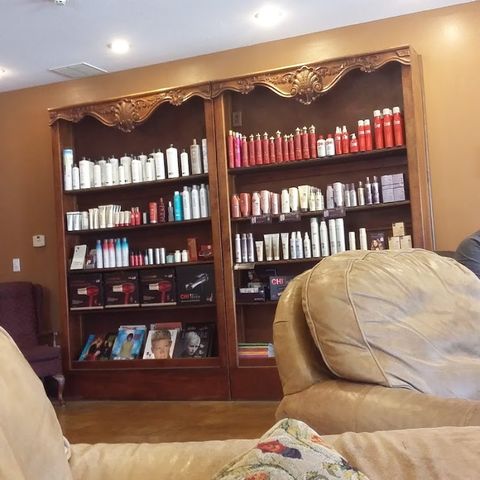 A Head of Its Time, beauty salon in Pittsburg, KS
